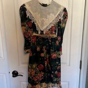 Jinelle girls vintage holiday dress . Lace collar ruffle sash sz8